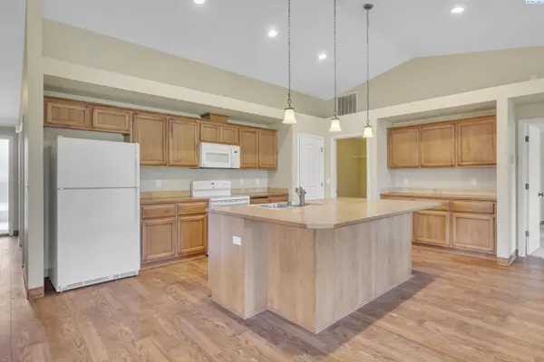 2720 Leslie Rd., Richland, WA 99352