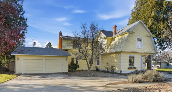 831 Guernsey St, Prosser, WA 99350