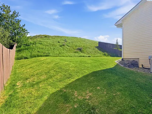 1255 SW Latour Peak, Pullman, WA 99163