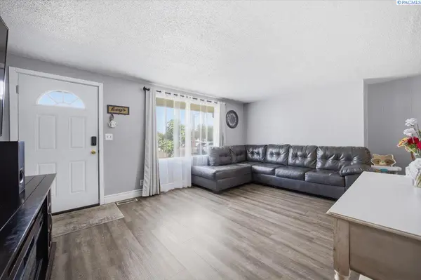 1818 N 11th Ave, Pasco, WA 93301