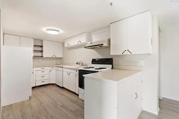 494 S 38th Ave, West Richland, WA 99353-5166