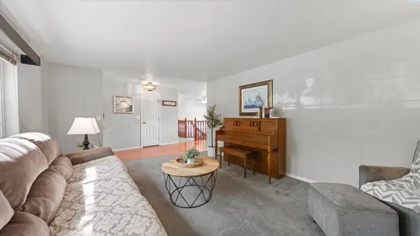 3994 Ironton Dr, West Richland, WA 99353