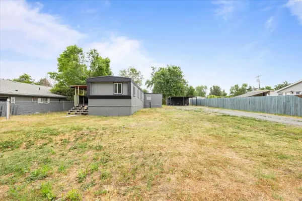 1070 N 61st Ave, West Richland, WA 99353