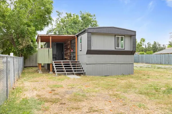 1070 N 61st Ave, West Richland, WA 99353