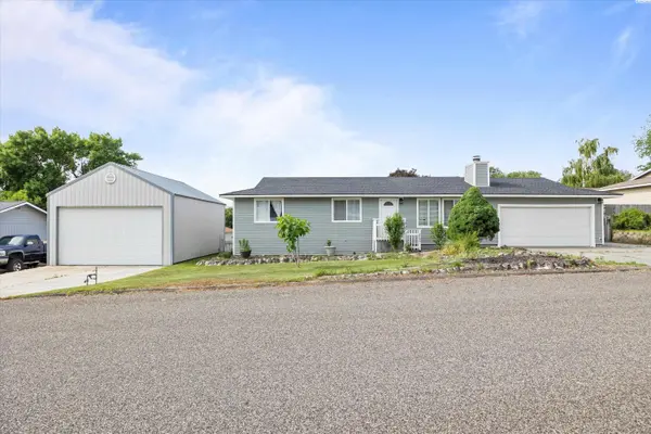 1103 Christopher Ln, Benton City, WA 99320