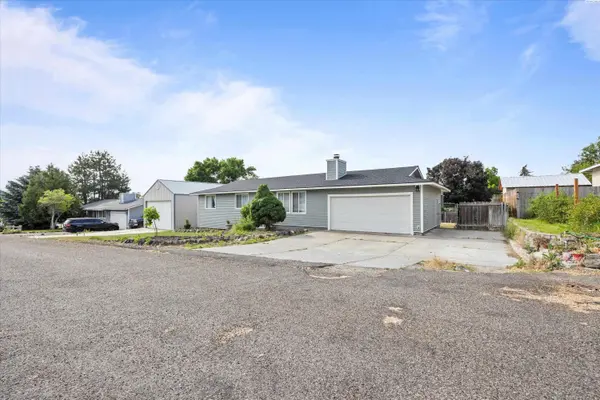 1103 Christopher Ln, Benton City, WA 99320