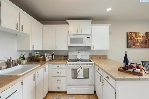 303 Gage Blvd #220 #220, Richland, WA 99352