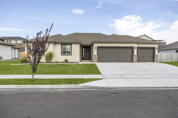 6020 W 32nd Ct, Kennewick, WA 99338