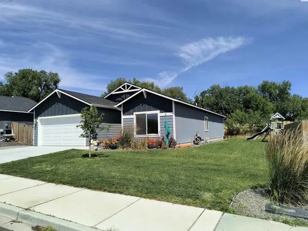 1292 Mary Ave, Benton City, WA 99320