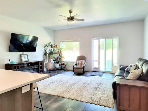 1292 Mary Ave, Benton City, WA 99320