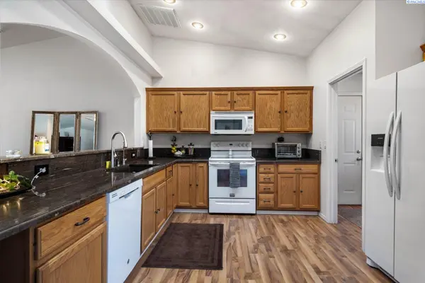 5703 Mulberry Dr, West Richland, WA 99353