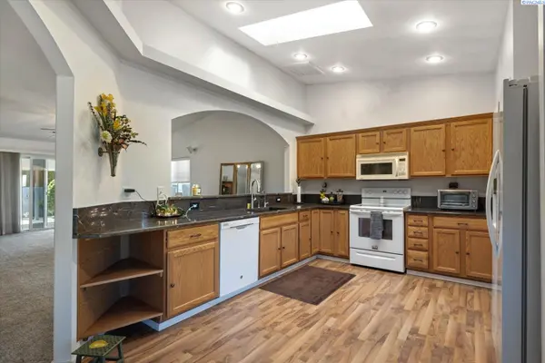 5703 Mulberry Dr, West Richland, WA 99353