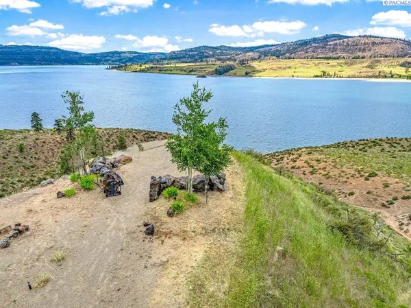 41205 Harbor View Dr, Davenport, WA 99122