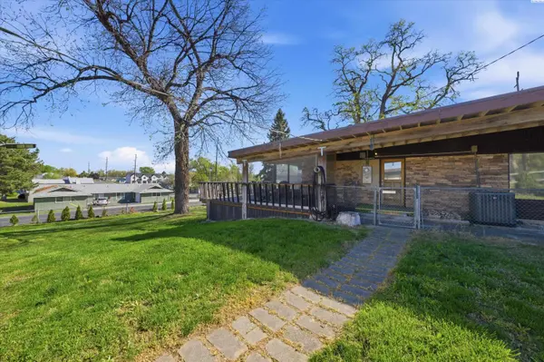 706 S Morain St, Kennewick, WA 99336