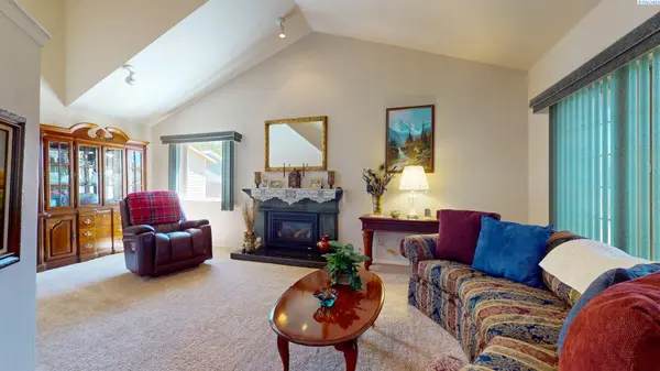407 S Young Place, Kennewick, WA 99336