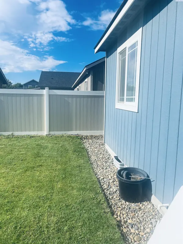 1621 Ayshire St, Sunnyside, WA 98944