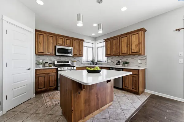 6313 Balmoral Ct, Pasco, WA 99301