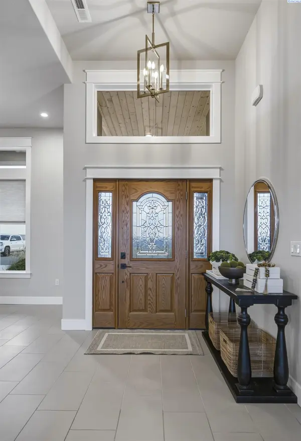 2521 Falconcrest Loop, Richland, WA 99352