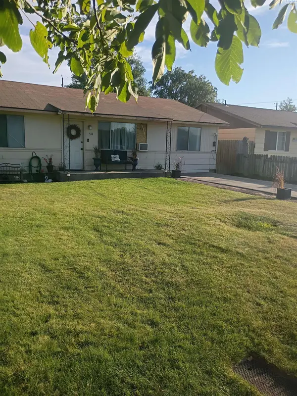 514 t Cedar St, Mabton, WA 98935
