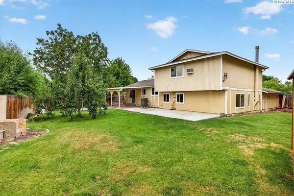 2105 Pheasant Lane, West Richland, WA 99353