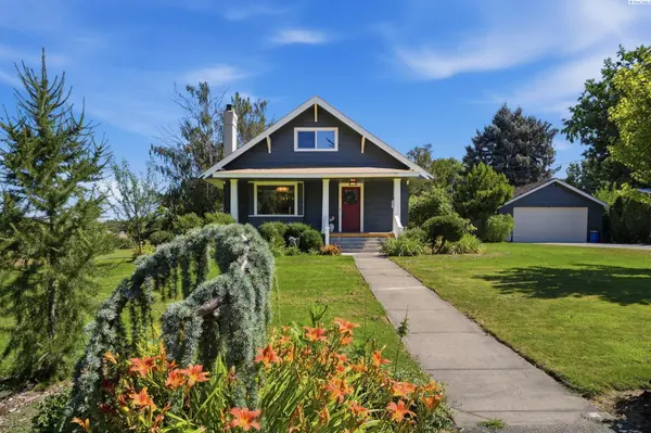 106 7th St, Prosser, WA 99350-1127