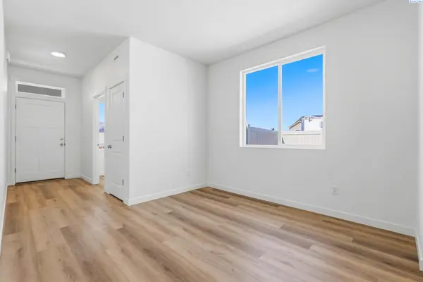 1422 Lena Ave, Benton City, WA 99320
