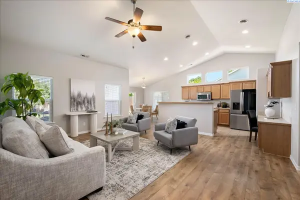 3211 S Highlands Blvd., West Richland, WA 99353