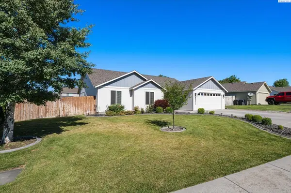 3211 S Highlands Blvd., West Richland, WA 99353