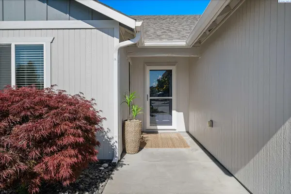 3211 S Highlands Blvd., West Richland, WA 99353