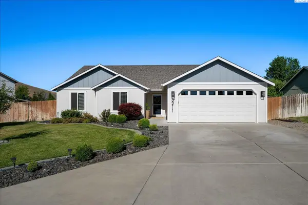 3211 S Highlands Blvd.,  West Richland,  WA 99353