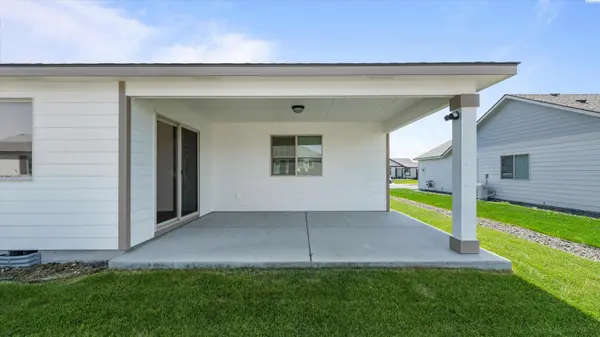 10613 Coho Dr, Pasco, WA 99301
