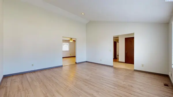 3801 W 17th Avenue, Kennewick, WA 99338