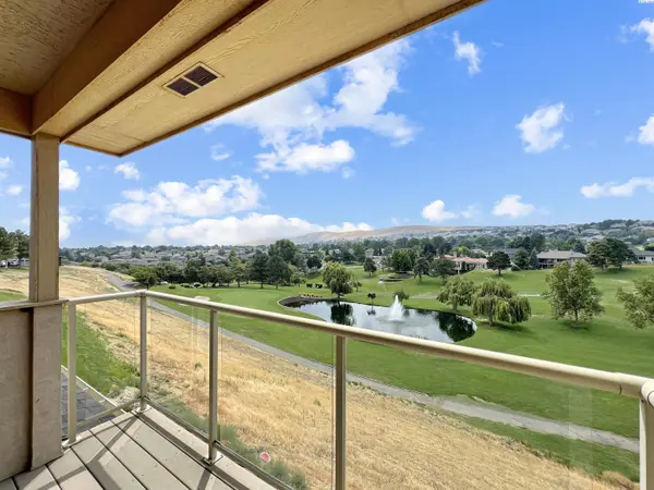 3710 W Canyon Lakes Dr #D101, Kennewick, WA 99337