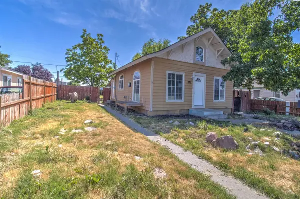1112 S 9th St,  Sunnyside,  WA 98944
