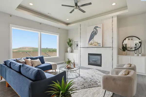 528 Athens Dr., West Richland, WA 99353