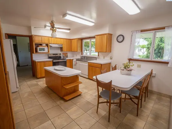 1021 Prosser Ave, Prosser, WA 99350-0000