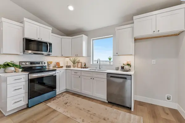 703 Honeylicious St, Richland, WA 99352