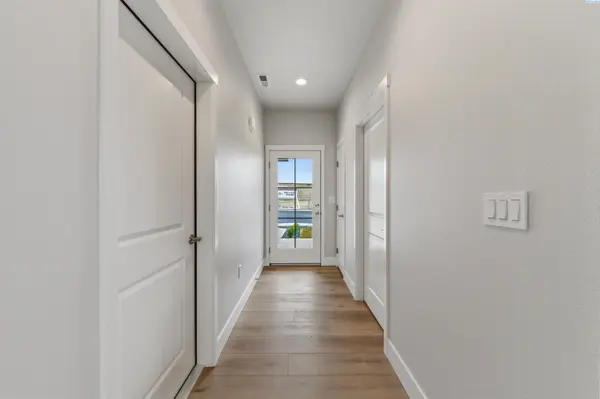 703 Honeylicious St, Richland, WA 99352