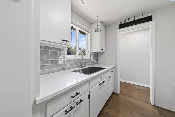 1016 #A Cedar St, Richland, WA 99354