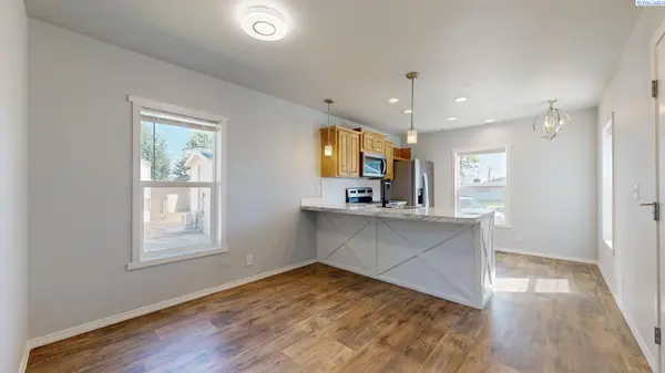 59 Log Lane, Richland, WA 99354