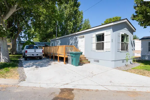 59 Log Lane, Richland, WA 99354