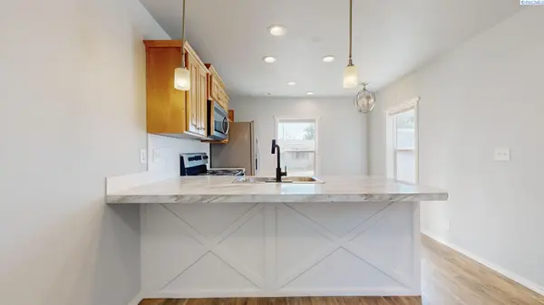 59 Log Lane, Richland, WA 99354