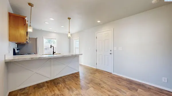 59 Log Lane, Richland, WA 99354