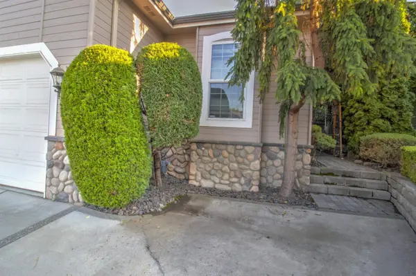 2116 Newhaven Loop, Richland, WA 99352