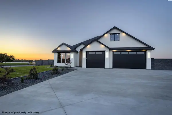 851 W 56th Ave, Kennewick, WA 99337