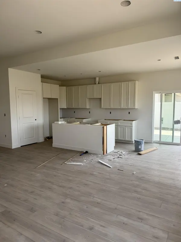 401 Hogan St, Sunnyside, WA 98944