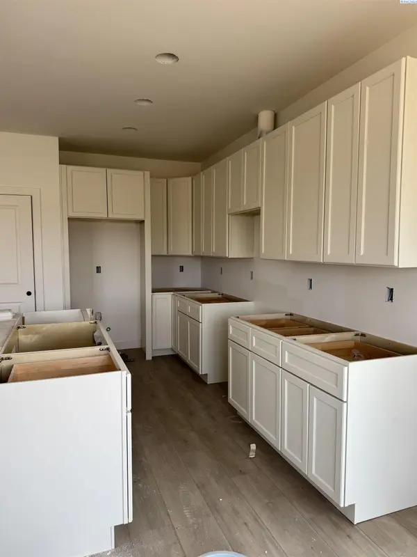 401 Hogan St, Sunnyside, WA 98944