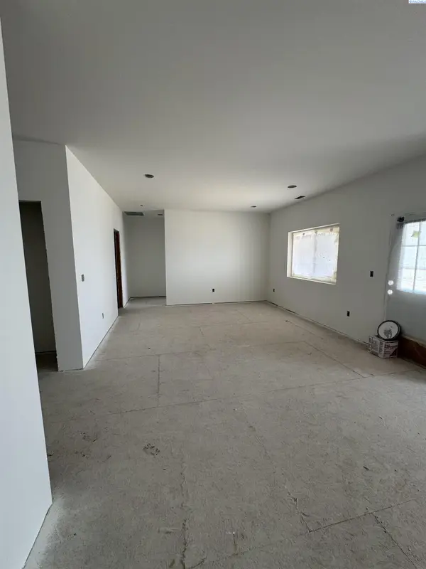 320 Hogan St, Sunnyside, WA 98944