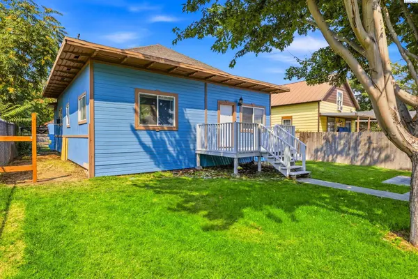 111 N Garfield St, Kennewick, WA 99336
