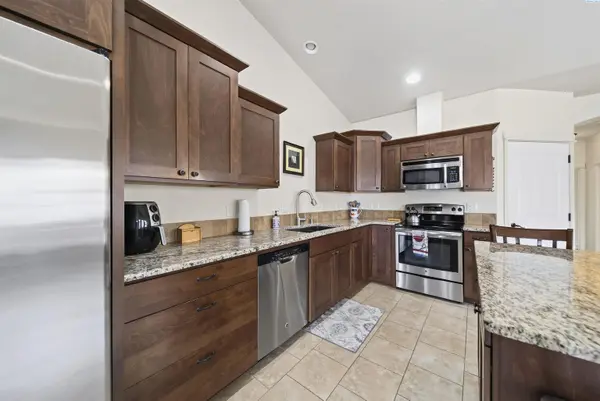 2766 W 30th Pl, Kennewick, WA 99337